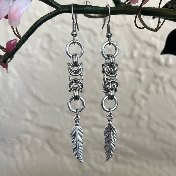 Handmade maille leaf feather dangly stainless steel post earrings boho silver - Picture 5 of 10